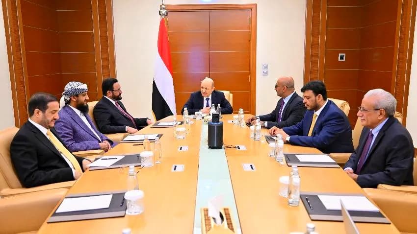 مصادر تكشف لبلقيس خلافات عاصفة داخل مجلس القيادة الرئاسي وتعليق الاجتماعات وسط ضغوط سعودية لإعادة الهيكلة