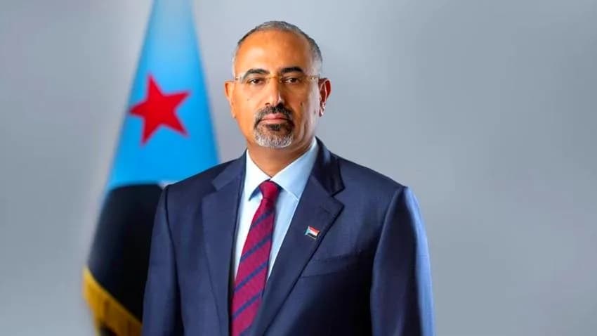 مصادر تكشف لقناة بلقيس تحويل عيدروس الزبيدي 20 مليون دولار من حساب لجنة الإيرادات الحكومية إلى حساب خاص في لندن