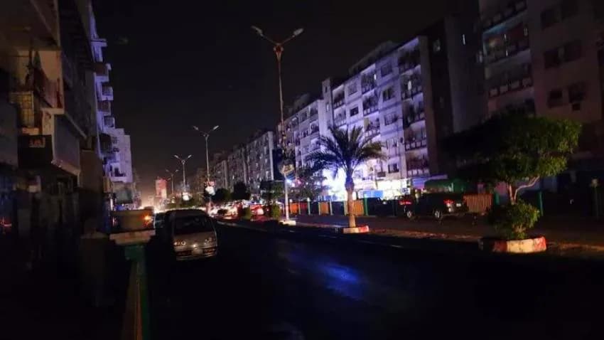بسبب انقطاع الكهرباء.. النساء في عدن يواجهن مخاطر عديدة
