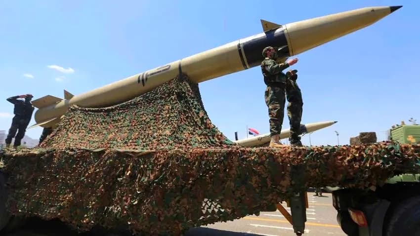 موقع إقليمي: الحوثيون لا يزالون يمتلكون القوة رغم ضعف إيران