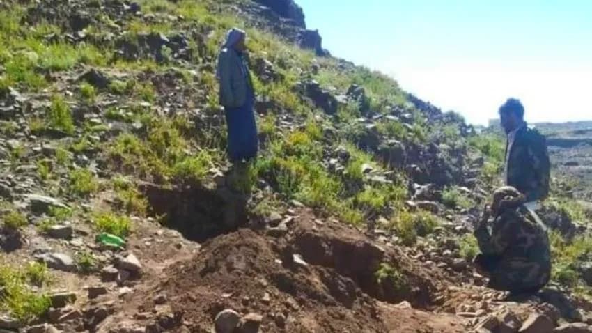 عصابة آثار تقتحم موقع العصيبية الأثري في إب وتواجه حراساً محليين بإطلاق النار