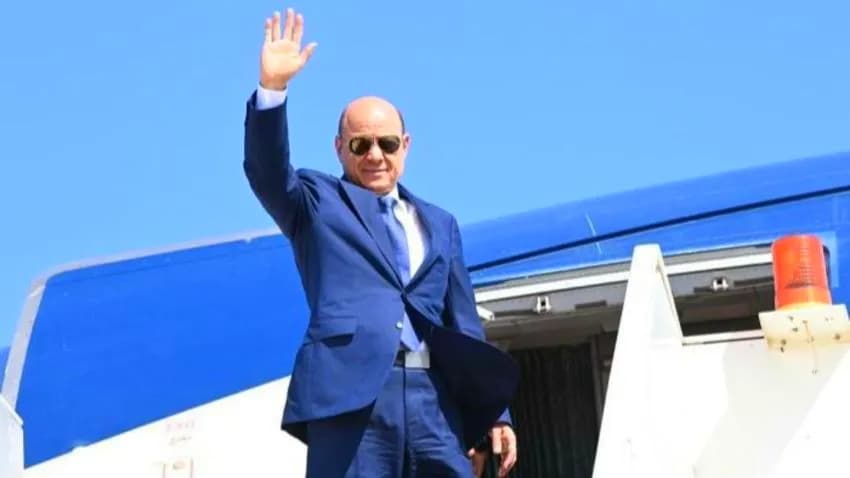 العليمي يغادر عدن إلى الرياض لإجراء مشاورات تهدف لحشد الدعم السياسي والاقتصادي