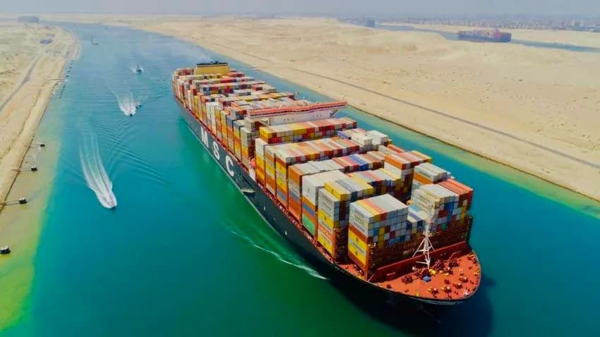 رئيس هيئة قناة السويس: نواجه "أزمة كبرى" جراء تصاعد هجمات الحوثيين