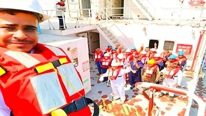 مركز حقوقي: محكمة إيرانية تقضي بسجن بحارين يمنيين 15 عاما أو دفع 30 مليون دولار