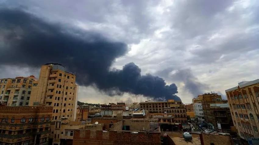 التلغراف: إسرائيل استهدفت اجتماعا لقادة حوثيين في محطة كهرباء بصنعاء
