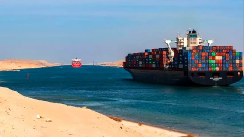 قناة السويس تخسر ثلثي إيراداتها جراء هجمات الحوثيين واستمرار تحويل مسارات السفن