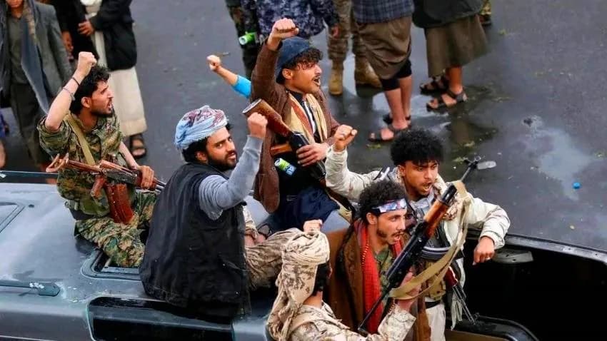 مليشيا الحوثي تداهم مكاتب الأمم المتحدة في صنعاء والحديدة وتحتجز موظفًا