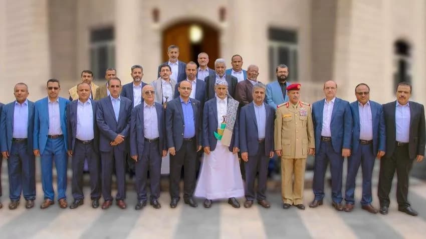 تحليل غربي: مقتل رئيس حكومة الحوثيين وعدد من وزرائه يربك موازين القوى ويفتح الباب أمام تصعيد أوسع
