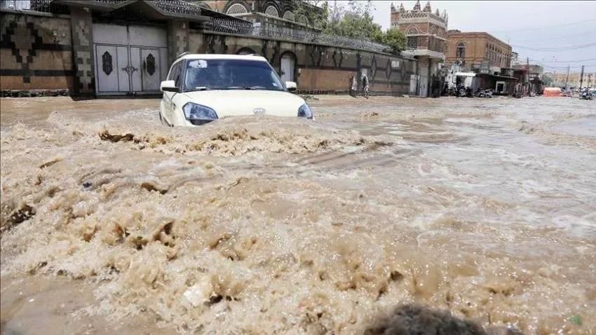 تقارير: 62 قتيلاً و73 إصابة جراء فيضانات مدمرة اجتاحت اليمن وأثرت على أكثر من 329 ألف شخص