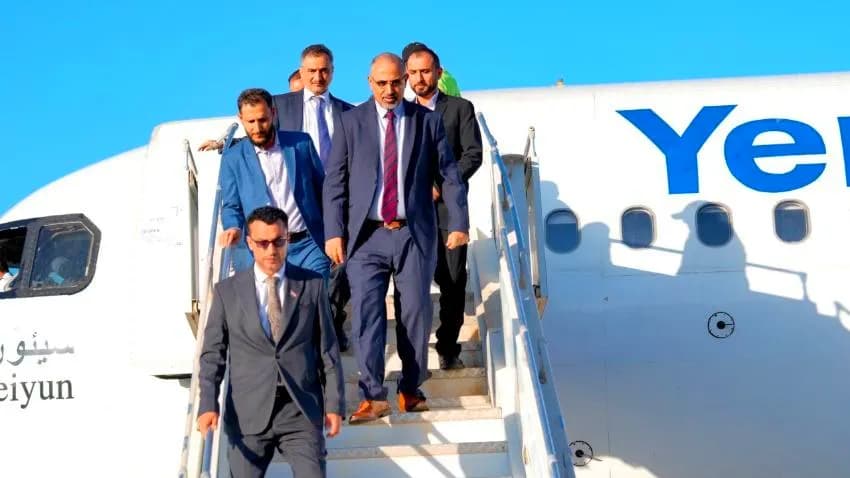 مصادر: الزبيدي يغادر عدن إلى أبوظبي بعد إصداره قرارات أثارت جدلا
