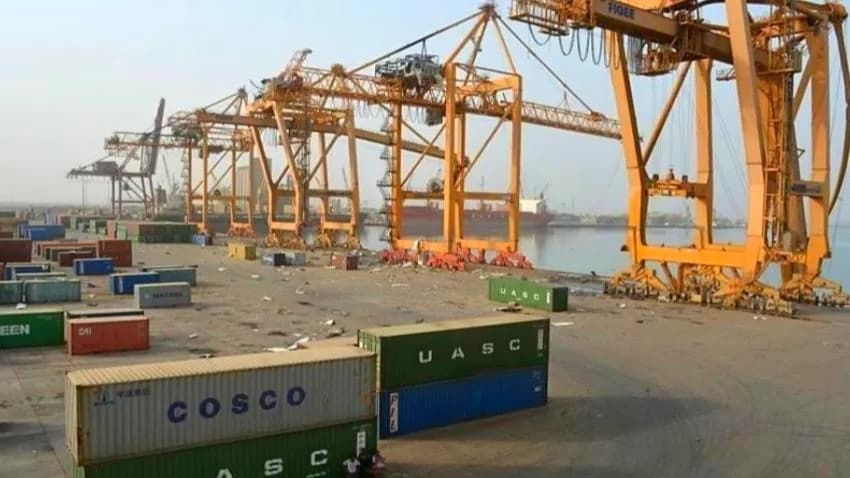جيش الاحتلال الإسرائيلي ينذر بمهاجمة ميناء الحديدة