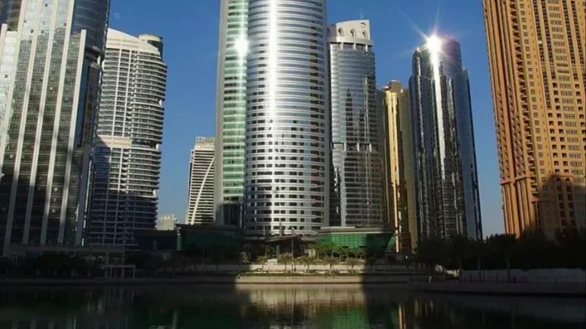 رجل أعمال يمني في الإمارات يقود عمليات شحن نفطي لصالح الحوثيين