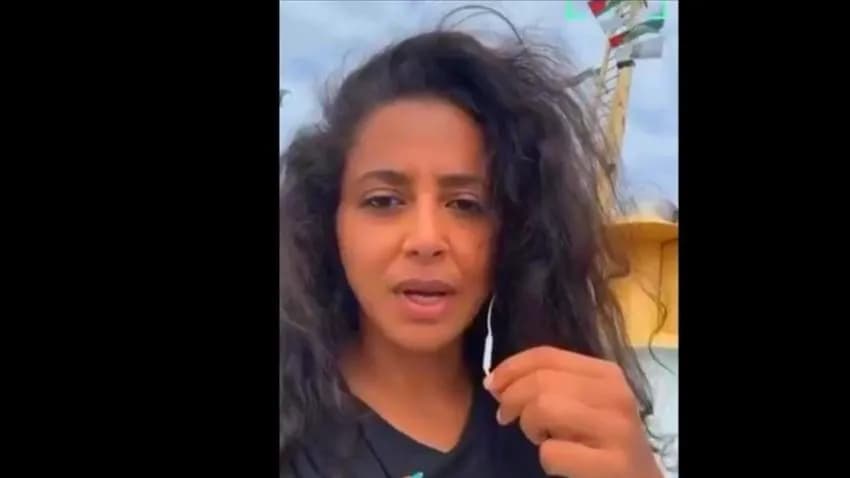 تخلت عن جنسيتها الإسرائيلية.. صحفية يمنية من أصول يهودية تنضم لأسطول الحرية المتجه لغزة