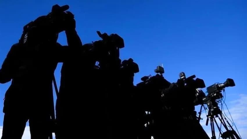 نقابة الصحفيين تدين استدعاء الأمن مراسلي 3 قنوات وتطالب بضمان بيئة آمنة لهم