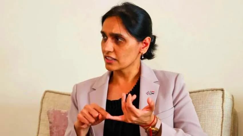السفيرة البريطانية: الحوثيون يؤججون الأزمة الإنسانية باحتجاز موظفي الأمم المتحدة