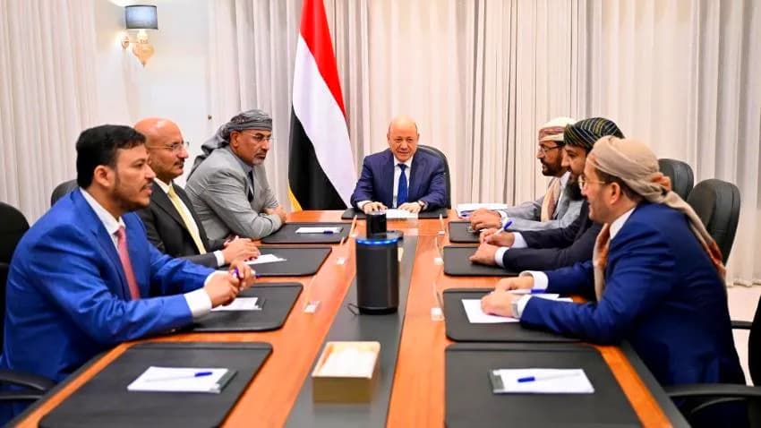ميدل إيست آي: الحكومة اليمنية تفقد نفوذها وسط تعمق الانقسامات