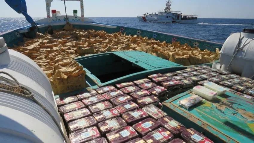 البحرية الباكستانية تضبط مخدرات بقيمة مليار دولار بعملية بحرية مشتركة