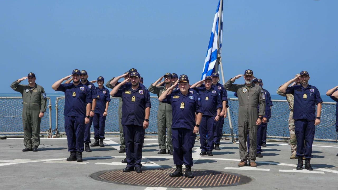 اليونان تتسلم من إيطاليا قيادة عملية أسبيدس الأوروبية بالبحر الأحمر