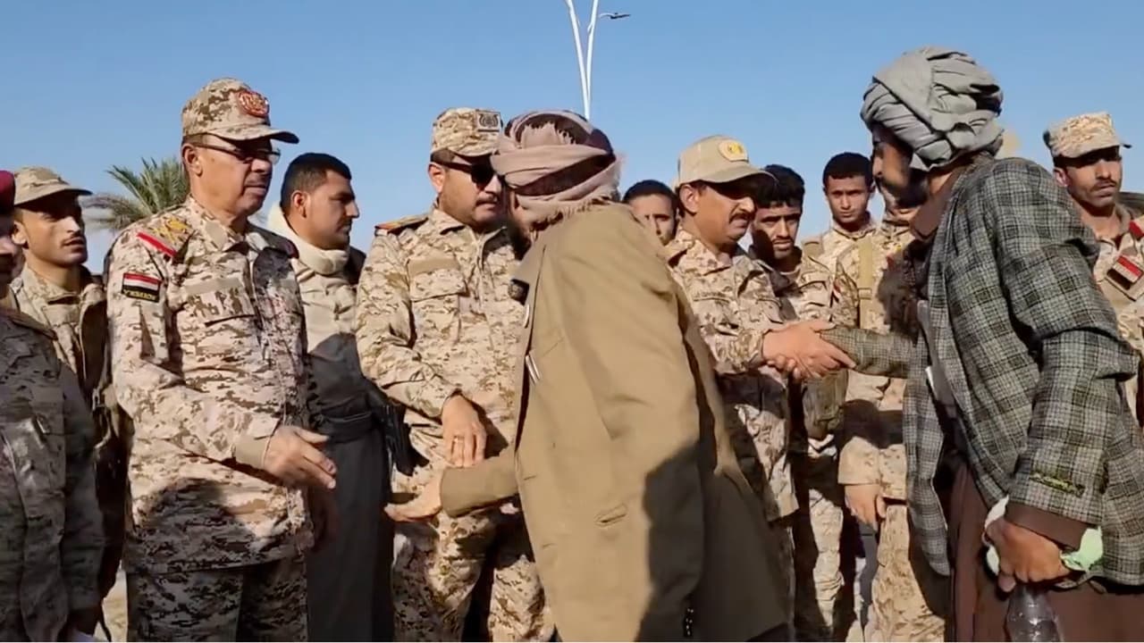 جرحى الجيش ينسحبون من اجتماع مع رئيس هيئة الأركان احتجاجا على عدم الجدية في معالجة أوضاعهم