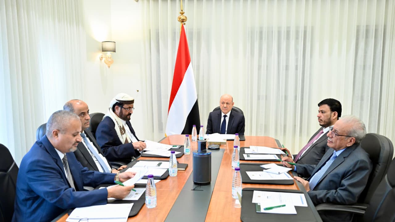 غاب ثلاثة من أعضائه.. الرئاسي يوجّه بالمضي في الإصلاحات الاقتصادية ويرحب بتقرير فريق الخبراء