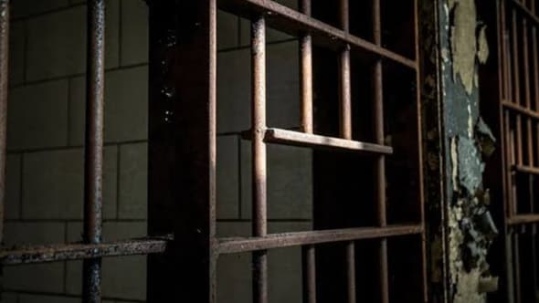 شبكة حقوقية تدين وفاة محتجز في سجن خاضع للحوثيين بإب