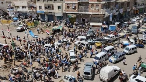 سلطات تعز تعلن فتح المنفذ الشرقي على مدار الساعة خلال رمضان