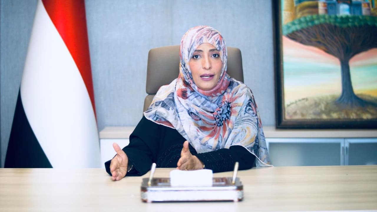 توكل كرمان تتسلم جائزة حارس الديمقراطية من المنتدى العالمي في برلين