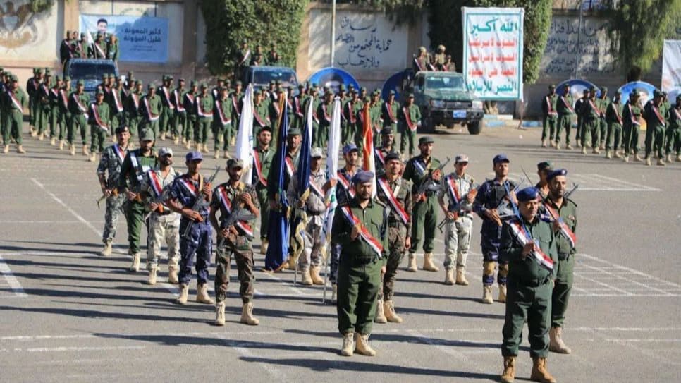 الحوثيون يعلنون الطوارئ.. تعبئة وتحشيد تحسبا لهجمات أمريكية على إيران
