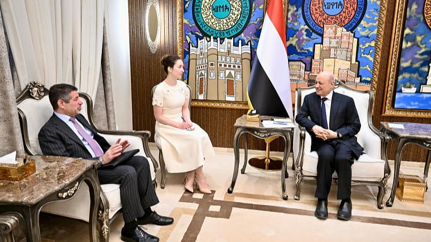 العليمي خلال لقائه السفير الأمريكي: التصعيد الإيراني يهدد استقرار المنطقة