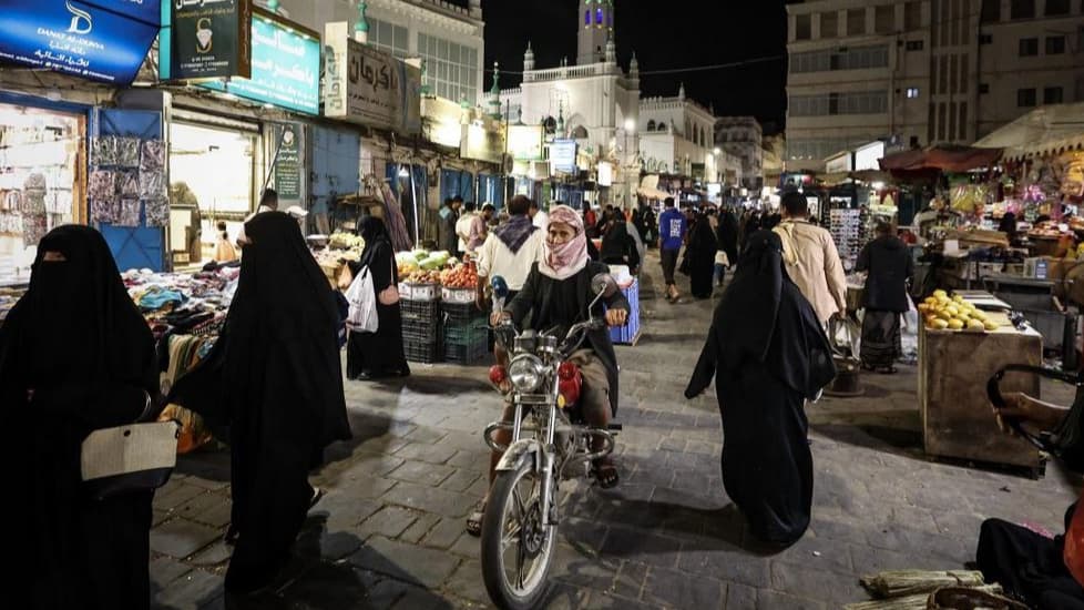 ارتفاع أسعار السلع في اليمن مع تفاقم أزمة الإمدادات والحرب الإقليمية