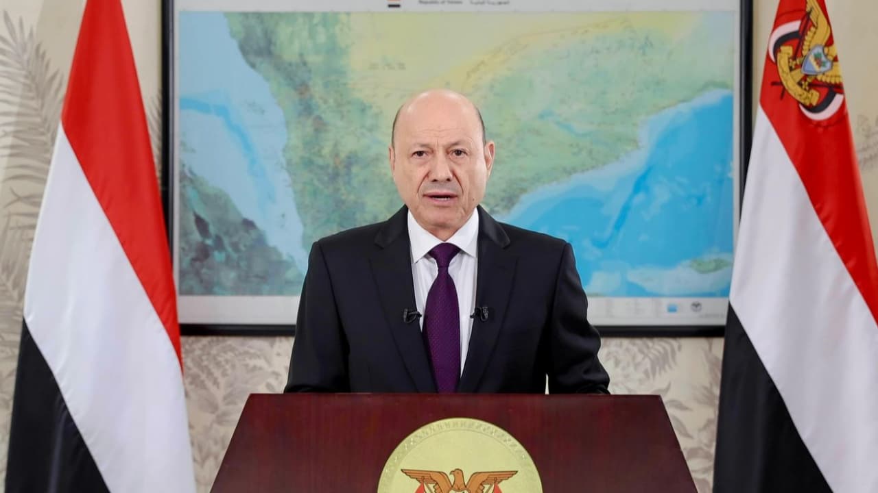 العليمي: استعادة مؤسسات الدولة لا تدار بعقلية المغالبة بل بالتوافق والعمل الجماعي