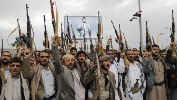 الحوثيون: نراقب الوضع وأيدينا على الزناد وعندما نشارك سنتحدث عن كل التفاصيل