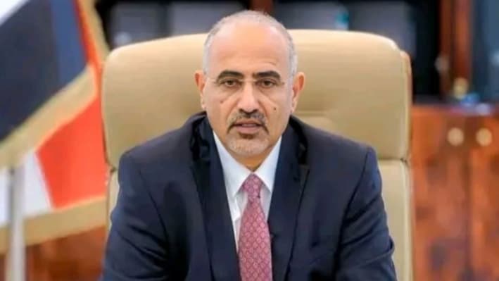 مصادر لموقع "بلقيس نت": قيادات في الانتقالي تتواصل مع ذويها بعد مغادرة عدن رفقة الزبيدي