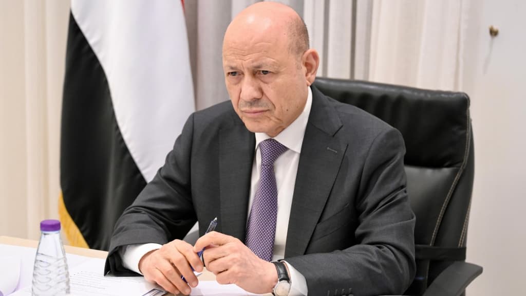 العليمي يوجه بتحقيق عاجل في أحداث المكلا ويؤكد دعم السلطة المحلية بحضرموت
