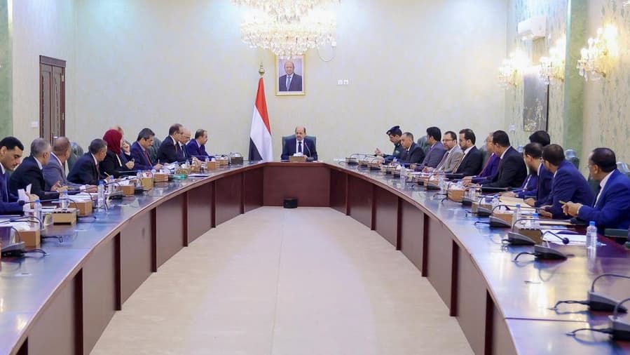 الحكومة تدعو إلى التهدئة في حضرموت وتطالب بتعزيز الاستقرار وتحسين الخدمات