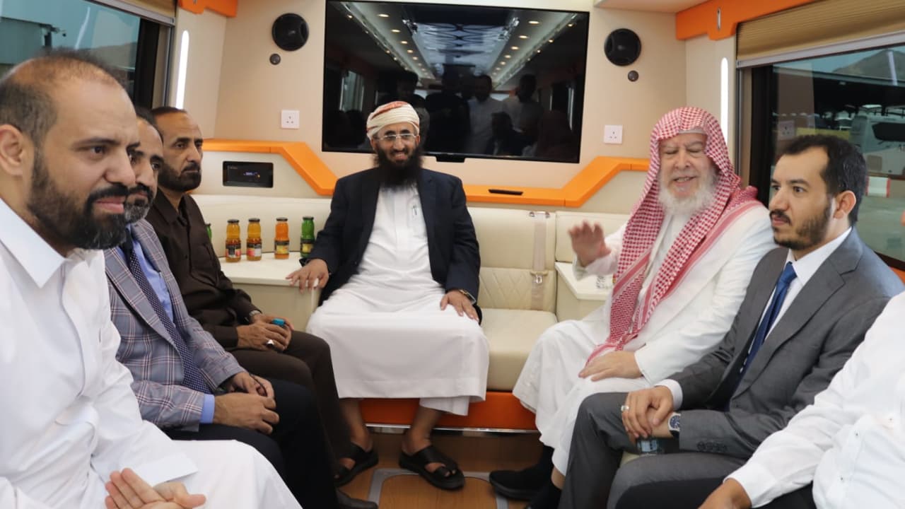 وزير الأوقاف يناقش استعدادات استقبال واستضافة حجاج اليمن للعام الجاري