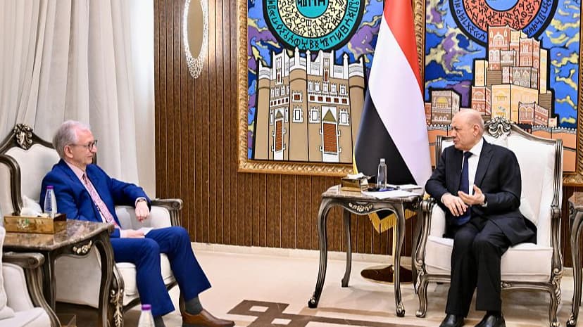 رئيس مجلس القيادة: التدخلات الإيرانية تهدد أمن الممرات المائية والاستقرار الإقليمي