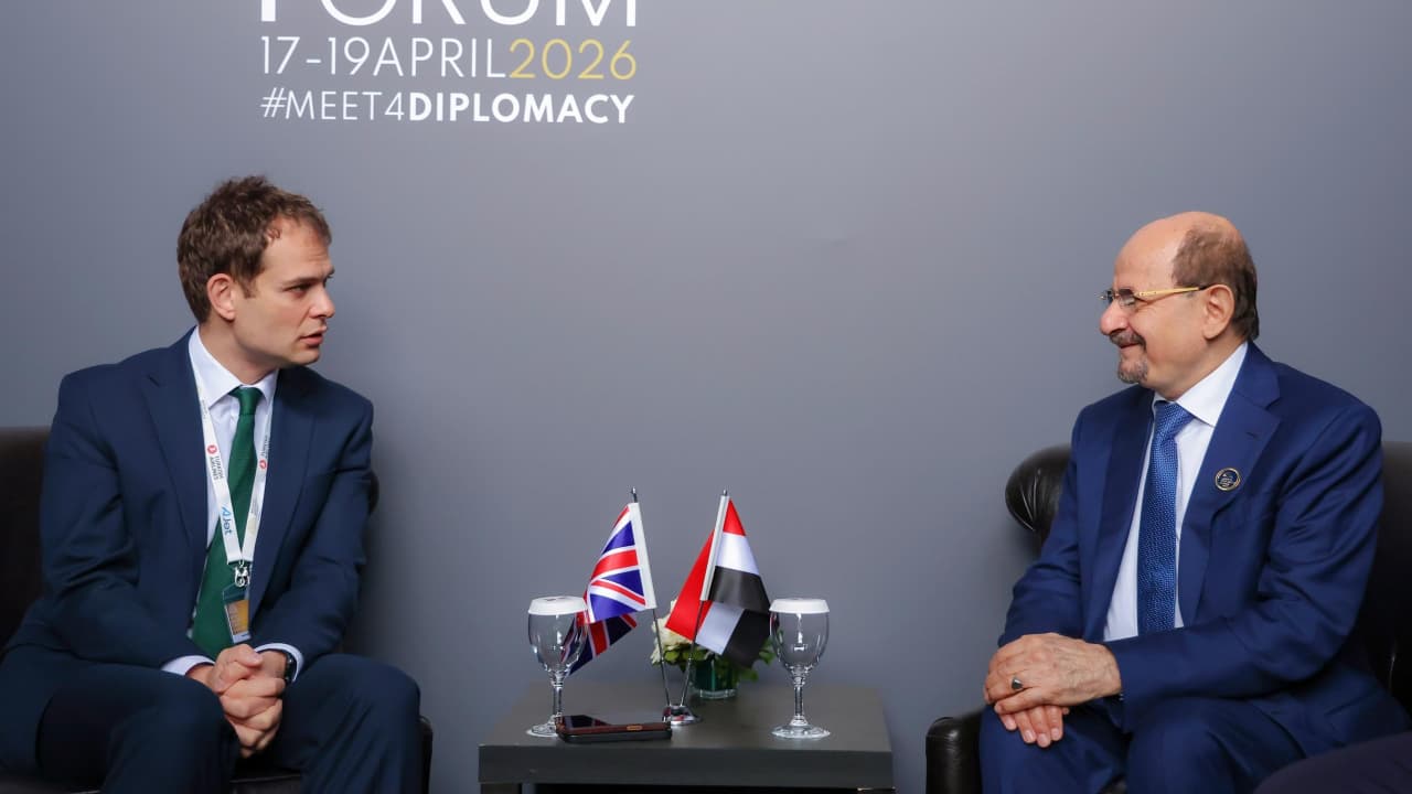 على هامش مؤتمر أنطاليا التركي.. بريطانيا والأردن تؤكدان دعم الحكومة اليمنية لتحقيق الأمن والاستقرار