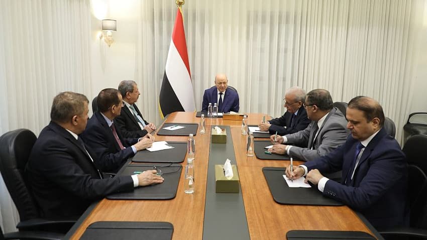 الرئيس العليمي يعزي أسرة الشاعر ويتوعد بملاحقة الجناة