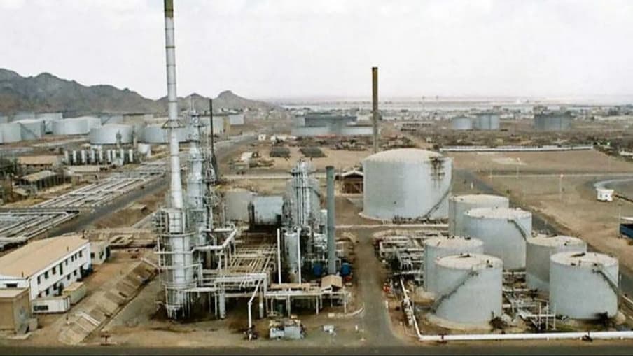 مباحثات يمنية سعودية لإعادة تشغيل مصفاة عدن المتوقفة منذ 11 عاما