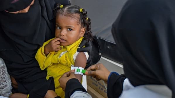 أطباء بلا حدود: تقليص التمويل يفاقم أزمة رعاية الأطفال في اليمن ويهدد بزيادة الوفيات