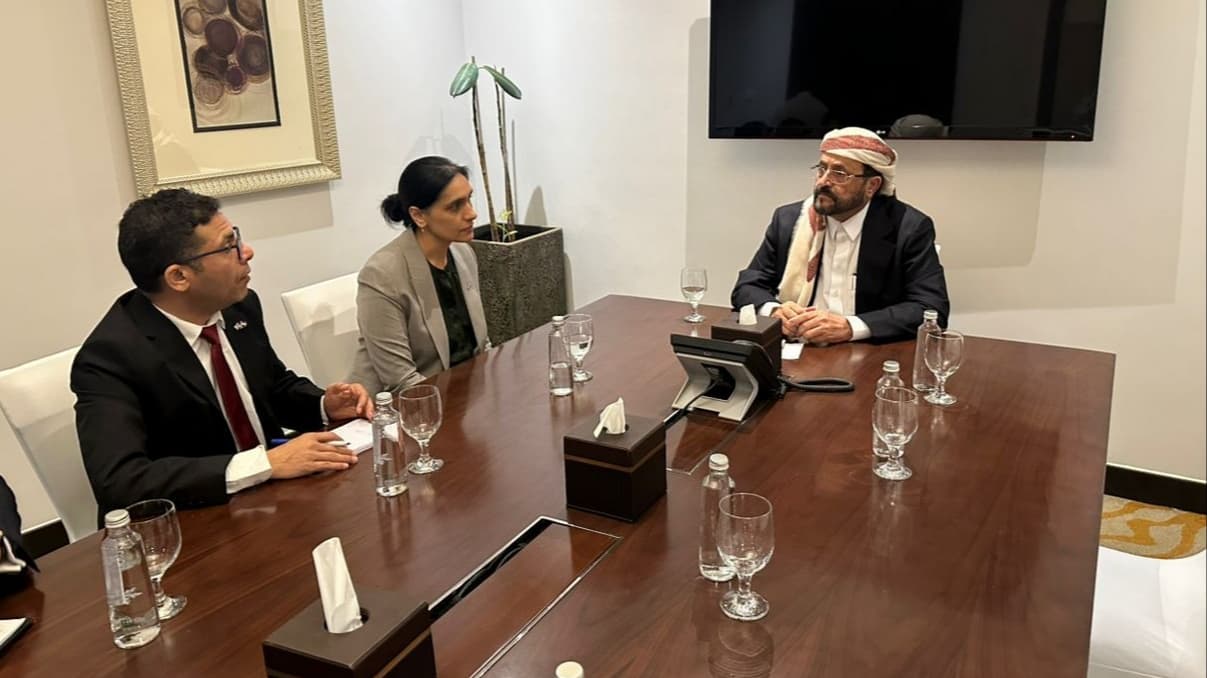 السفيرة البريطانية تجدد دعم بلادها للحكومة اليمنية وتعزيز مسار الاستقرار والإصلاحات الاقتصادية