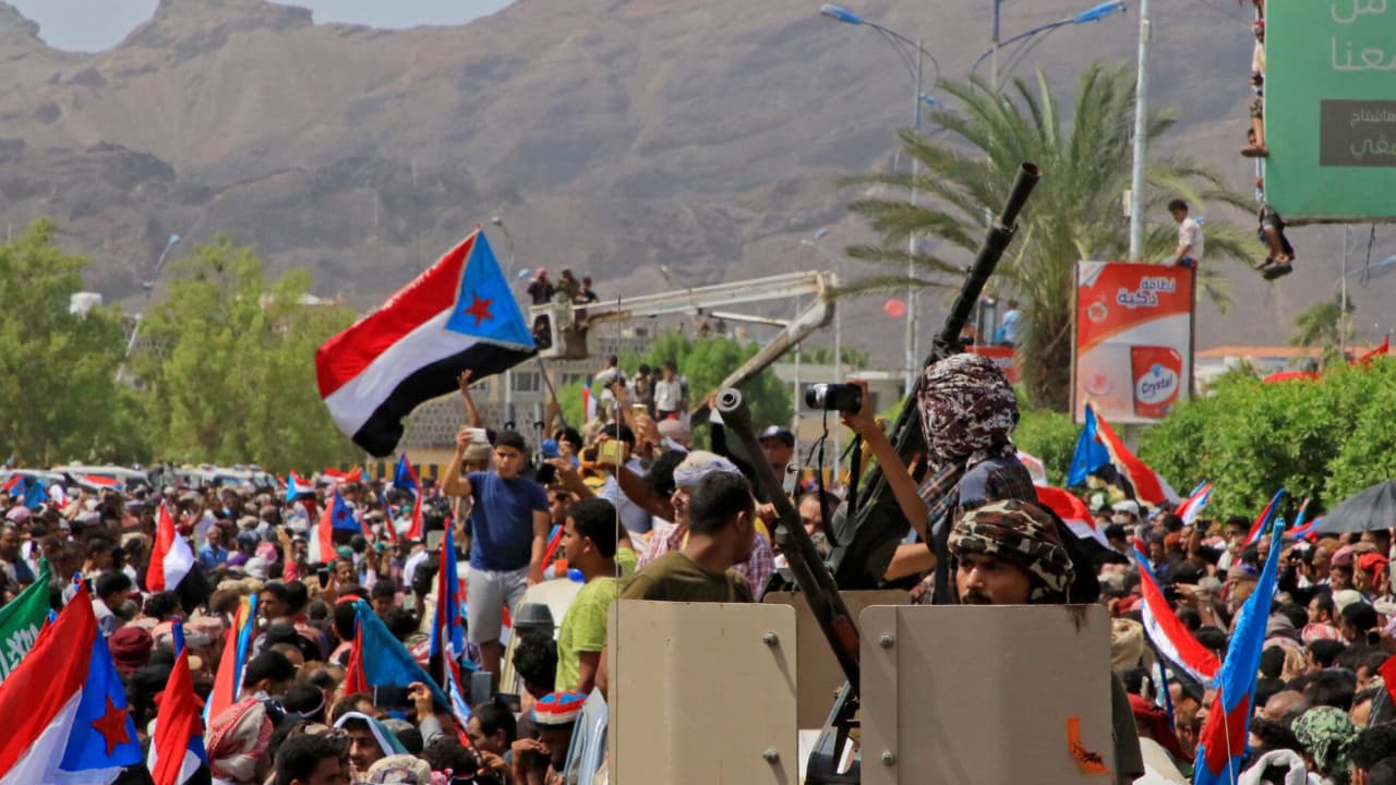 الانتقالي المنحل يدعو أنصاره للاحتشاد في عدن رغم تحذيرات الحكومة