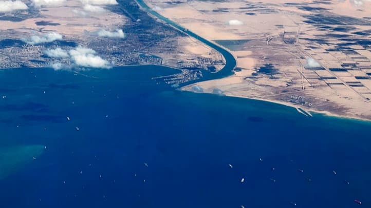 مصر تخسر نحو 10 مليارات دولار من إيرادات قناة السويس بسبب هجمات البحر الأحمر