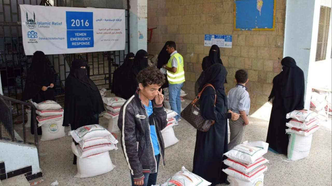 الحوثيون يجمدون أرصدة منظمة الإغاثة الإسلامية العالمية في مناطق سيطرتهم