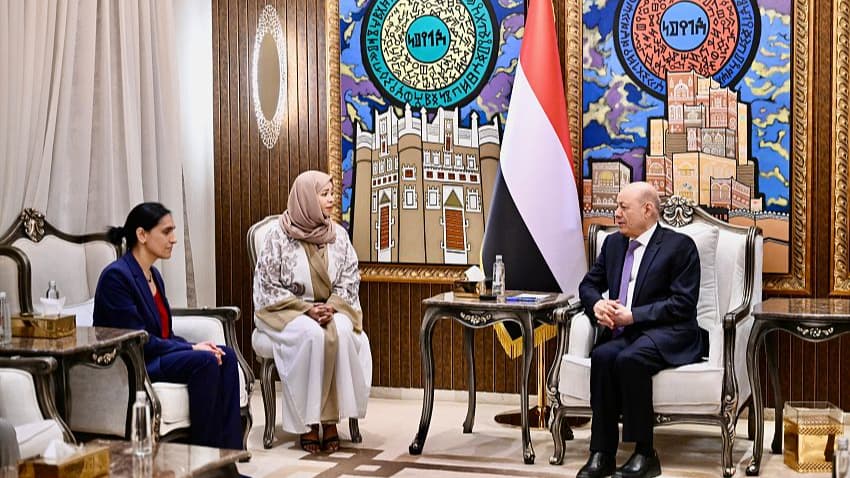 الرئيس العليمي يشدد على إنهاء نفوذ الوكلاء والتنظيمات المدعومة من إيران في المنطقة