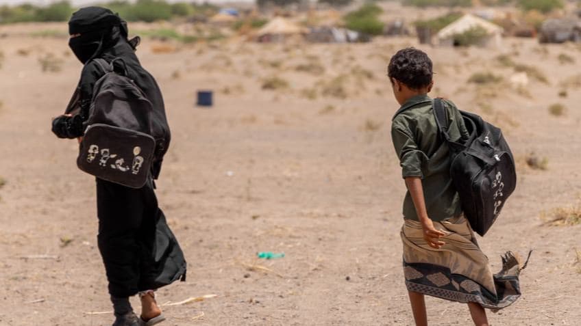 الرئيس العليمي: مليشيا الحوثي حولت الأطفال إلى ضحايا وأدوات للصراع