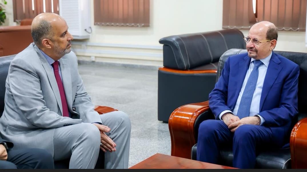رئيس الحكومة يوجه بسرعة تنفيذ قرارات غلاء المعيشة والتسويات الوظيفية المتوقفة منذ أكثر من 13 عاما