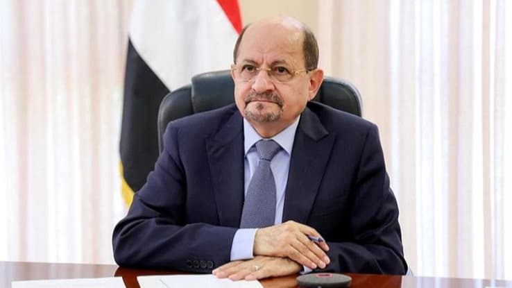 مصادر تكشف خلفية قرارات الحكومة بصرف غلاء المعيشة والتسويات الوظيفية المتوقفة منذ 13 عاما