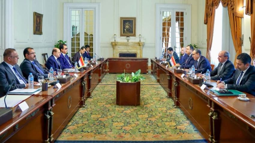 اليمن ومصر تبحثان تعزيز التعاون لحماية التجارة في البحر الأحمر وخليج عدن